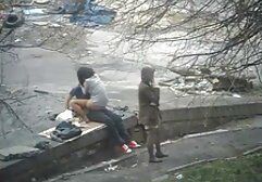 Juega rusas fornicando bajo la lluvia