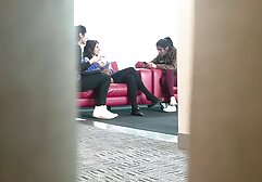 Rubia en bragas de seda se masturba furiosamente rusas lesbianas xxx