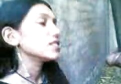 Chica rubia se pone videos caseros de rusas cremita para el hombre negro.
