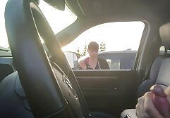 Caliente porno ruso familia lesbianas atornillado en el culo usando Strap-on